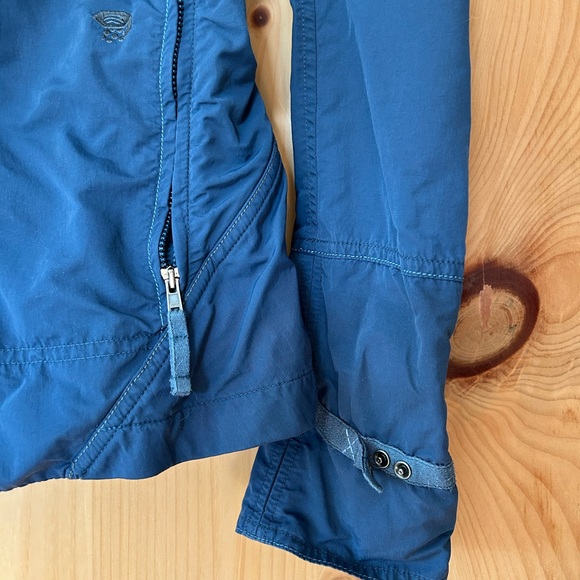 Mountain Hardwear jacket - water-resistant nylon shell with cool details - Picture 8 of 8